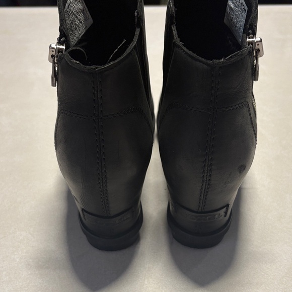 Sorel Black Leather Ankle Booties with Zipper - Picture 6 of 7